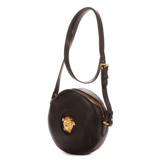 Versace Bags La Medusa Round  Shoulder Bag in Black Calfskin leather and Gold hardware. The product is in Perfect Condition (AA).
  Dimensions: 17x17x5 cm 
  Accessories Included: NONE
  
  BrandCo Paris finds rare and top condition items at great deals, they are worth your patience!
  Shop with confidence - All BrandCo Paris items are carefully selected and authenticated by our team of experts.
  All the items come with an authenticity certificate and packaging delivered by BrandCo Paris.
  Item Condition Grading Table
    N  (Like New)
    AA (Perfect Condition)
    A  (Excellent Condition)
    AB (Very Good Condition)
    B  (Good/Fair)