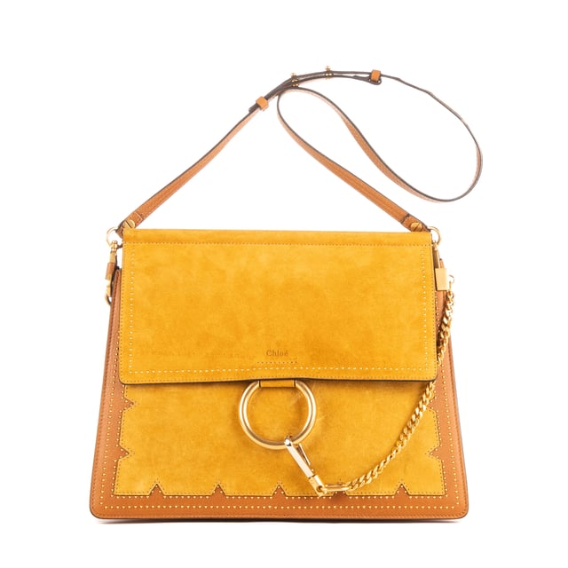 Faye Bolso bandolera Chloe Bolsas Faye Bolso bandolera en Marrón Piel de becerro y Oro hardware. El producto está en en Excelentes Condiciones (A).
Dimensiones: 31x26x10 cm
Accesorios incluidos: Strap
BrandCo Paris encuentra artículos raros y en las mejores condiciones a precios increíbles. ¡Vale la pena tener paciencia! Compra con confianza: todos los artículos de BrandCo Paris son seleccionados y autenticados cuidadosamente por nuestro equipo de expertos.
Todos los artículos vienen con un certificado de autenticidad y un embalaje entregado por BrandCo Paris.
Tabla de clasificación de la condición del artículo
N (como nuevo)
AA (perfecto estado)
A (excelente estado)
AB (muy buen estado)
B (bueno/regular)