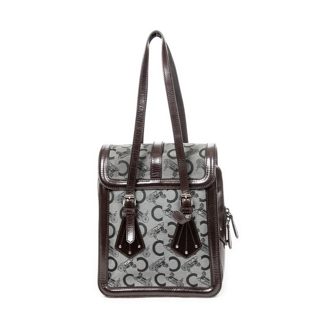 Celine Bolsas Flap Buckle Shoulder  Bolso bandolera en Gris/Marrón oscuro Lienzo y Plata hardware. El producto está en en Excelentes Condiciones (A).
  Dimensiones: 23x28x16 cm 
  Accesorios incluidos: None
    
  BrandCo Paris encuentra artículos raros y en las mejores condiciones a precios increíbles. ¡Vale la pena tener paciencia! Compra con confianza: todos los artículos de BrandCo Paris son seleccionados y autenticados cuidadosamente por nuestro equipo de expertos.
  Todos los artículos vienen con un certificado de autenticidad y un embalaje entregado por BrandCo Paris.
  Tabla de clasificación de la condición del artículo
  N (como nuevo)
  AA (perfecto estado)
  A (excelente estado)
  AB (muy buen estado)
  B (bueno/regular)