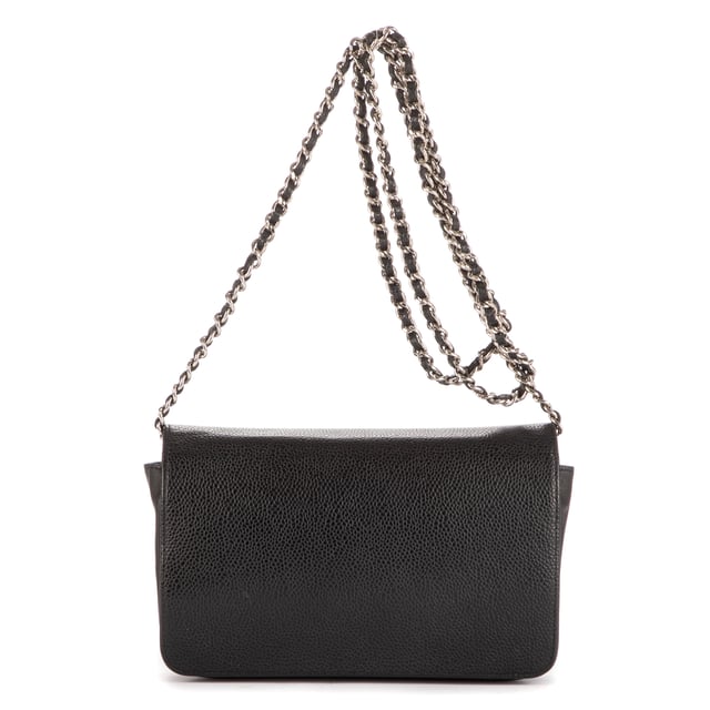 Chanel Bolsas Classic Timeless Wallet on Chain  Bolso bandolera en Negro Piel de becerro y Plata hardware. El producto está en en Excelentes Condiciones (A).
  Dimensiones: 19x12x3 cm 
  Accesorios incluidos: Sticker
    
  BrandCo Paris encuentra artículos raros y en las mejores condiciones a precios increíbles. ¡Vale la pena tener paciencia! Compra con confianza: todos los artículos de BrandCo Paris son seleccionados y autenticados cuidadosamente por nuestro equipo de expertos.
  Todos los artículos vienen con un certificado de autenticidad y un embalaje entregado por BrandCo Paris.
  Tabla de clasificación de la condición del artículo
  N (como nuevo)
  AA (perfecto estado)
  A (excelente estado)
  AB (muy buen estado)
  B (bueno/regular)