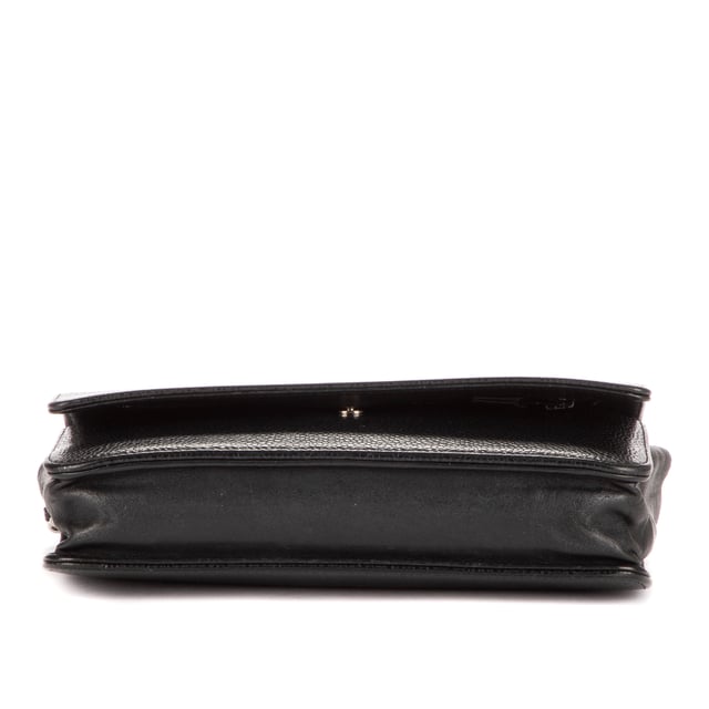 Chanel Bolsas Classic Timeless Wallet on Chain  Bolso bandolera en Negro Piel de becerro y Plata hardware. El producto está en en Excelentes Condiciones (A).
  Dimensiones: 19x12x3 cm 
  Accesorios incluidos: Sticker
    
  BrandCo Paris encuentra artículos raros y en las mejores condiciones a precios increíbles. ¡Vale la pena tener paciencia! Compra con confianza: todos los artículos de BrandCo Paris son seleccionados y autenticados cuidadosamente por nuestro equipo de expertos.
  Todos los artículos vienen con un certificado de autenticidad y un embalaje entregado por BrandCo Paris.
  Tabla de clasificación de la condición del artículo
  N (como nuevo)
  AA (perfecto estado)
  A (excelente estado)
  AB (muy buen estado)
  B (bueno/regular)