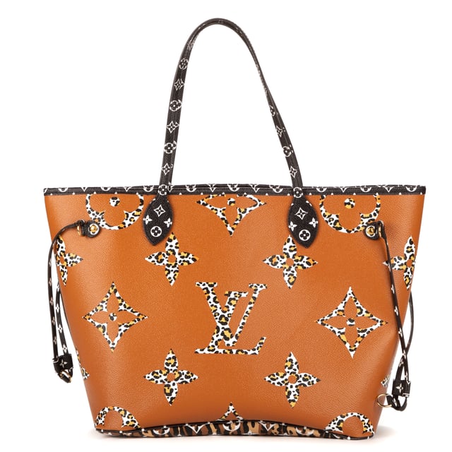 Louis Vuitton Bolsas Ltd. Ed. Jungle Neverfull MM Bolso bandolera en Marrón Lona recubierta y Latón dorado hardware. El producto está en en Perfectas Condiciones (AA).
  Dimensiones: 31x28.5x17 cm 
  Accesorios incluidos: "Dustbag, Box"
    
  BrandCo Paris encuentra artículos raros y en las mejores condiciones a precios increíbles. ¡Vale la pena tener paciencia! Compra con confianza: todos los artículos de BrandCo Paris son seleccionados y autenticados cuidadosamente por nuestro equipo de expertos.
  Todos los artículos vienen con un certificado de autenticidad y un embalaje entregado por BrandCo Paris.
  Tabla de clasificación de la condición del artículo
  N (como nuevo)
  AA (perfecto estado)
  A (excelente estado)
  AB (muy buen estado)
  B (bueno/regular)