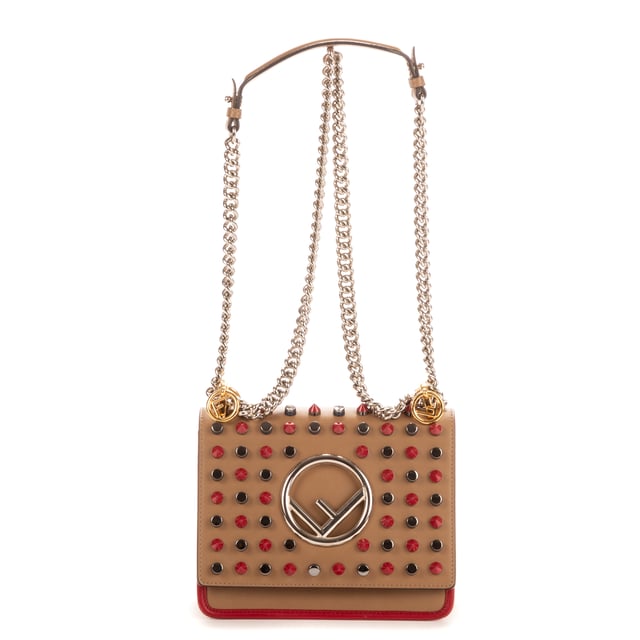 Fendi Bolsas Kan I  Bolso bandolera en Beige Piel de becerro y Oro hardware. El producto está en en Perfectas Condiciones (AA).
  Dimensiones: 16x9x3 cm 
  Accesorios incluidos: NONE
    
  BrandCo Paris encuentra artículos raros y en las mejores condiciones a precios increíbles. ¡Vale la pena tener paciencia! Compra con confianza: todos los artículos de BrandCo Paris son seleccionados y autenticados cuidadosamente por nuestro equipo de expertos.
  Todos los artículos vienen con un certificado de autenticidad y un embalaje entregado por BrandCo Paris.
  Tabla de clasificación de la condición del artículo
  N (como nuevo)
  AA (perfecto estado)
  A (excelente estado)
  AB (muy buen estado)
  B (bueno/regular)