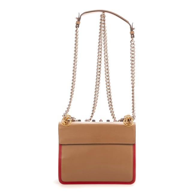 Fendi Bolsas Kan I  Bolso bandolera en Beige Piel de becerro y Oro hardware. El producto está en en Perfectas Condiciones (AA).
  Dimensiones: 16x9x3 cm 
  Accesorios incluidos: NONE
    
  BrandCo Paris encuentra artículos raros y en las mejores condiciones a precios increíbles. ¡Vale la pena tener paciencia! Compra con confianza: todos los artículos de BrandCo Paris son seleccionados y autenticados cuidadosamente por nuestro equipo de expertos.
  Todos los artículos vienen con un certificado de autenticidad y un embalaje entregado por BrandCo Paris.
  Tabla de clasificación de la condición del artículo
  N (como nuevo)
  AA (perfecto estado)
  A (excelente estado)
  AB (muy buen estado)
  B (bueno/regular)