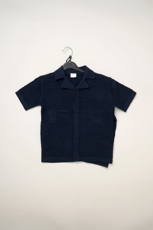 This True Knit resort shirt and shorts set from Norn Studios features a cool patterned design, perfect for summer days and getaways. The lightweight, breathable fabric keeps your little one cool, while the matching shorts complete the relaxed, vacation-ready look. Ideal for sunny adventures and laid-back afternoons.