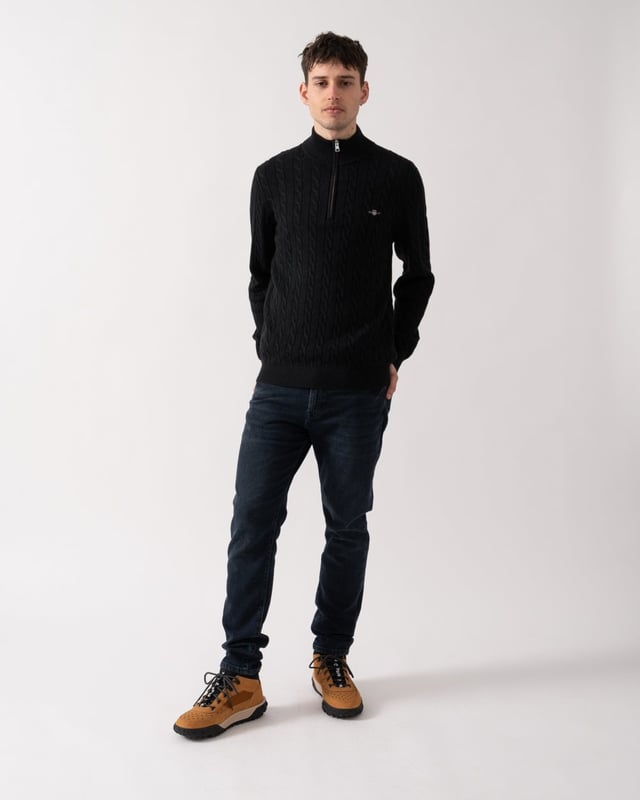 Designed in cotton with an all-over cable knit structure, this soft sweater has a regular fit and sporty half-zip collar. A preppy essential, it is detailed with our iconic GANT shield embroidered at the chest, and ribbed endings at the neck, hem and cuffs.
Regular fitHalf-zip collarCable knit structureGANT graphic embroidered at chest
 
100% Cotton
 