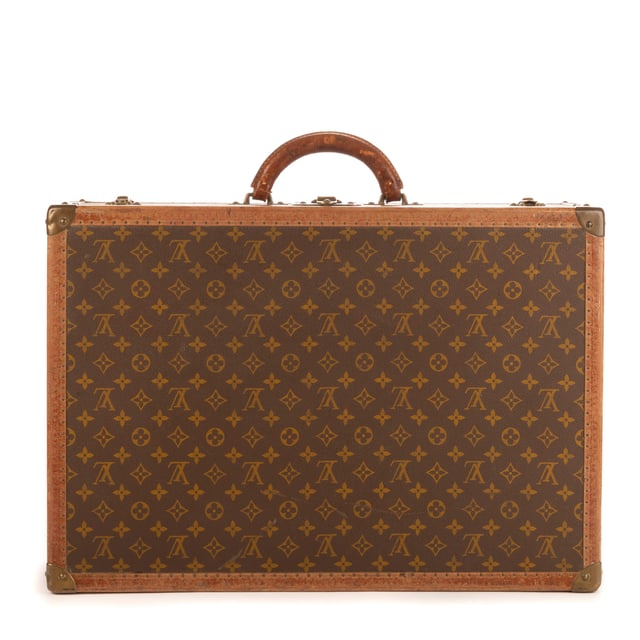 Louis Vuitton Bolsas Alzer Trunk 60 Bolsa de viaje en Marrón Lona recubierta y Latón dorado hardware. El producto está en en Muy Buenas Condiciones (AB).
  Dimensiones: 60x42x18 cm 
  Accesorios incluidos: NONE
    
  BrandCo Paris encuentra artículos raros y en las mejores condiciones a precios increíbles. ¡Vale la pena tener paciencia! Compra con confianza: todos los artículos de BrandCo Paris son seleccionados y autenticados cuidadosamente por nuestro equipo de expertos.
  Todos los artículos vienen con un certificado de autenticidad y un embalaje entregado por BrandCo Paris.
  Tabla de clasificación de la condición del artículo
  N (como nuevo)
  AA (perfecto estado)
  A (excelente estado)
  AB (muy buen estado)
  B (bueno/regular)