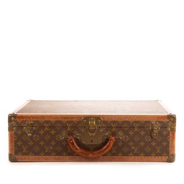 Louis Vuitton Bolsas Alzer Trunk 60 Bolsa de viaje en Marrón Lona recubierta y Latón dorado hardware. El producto está en en Muy Buenas Condiciones (AB).
  Dimensiones: 60x42x18 cm 
  Accesorios incluidos: NONE
    
  BrandCo Paris encuentra artículos raros y en las mejores condiciones a precios increíbles. ¡Vale la pena tener paciencia! Compra con confianza: todos los artículos de BrandCo Paris son seleccionados y autenticados cuidadosamente por nuestro equipo de expertos.
  Todos los artículos vienen con un certificado de autenticidad y un embalaje entregado por BrandCo Paris.
  Tabla de clasificación de la condición del artículo
  N (como nuevo)
  AA (perfecto estado)
  A (excelente estado)
  AB (muy buen estado)
  B (bueno/regular)