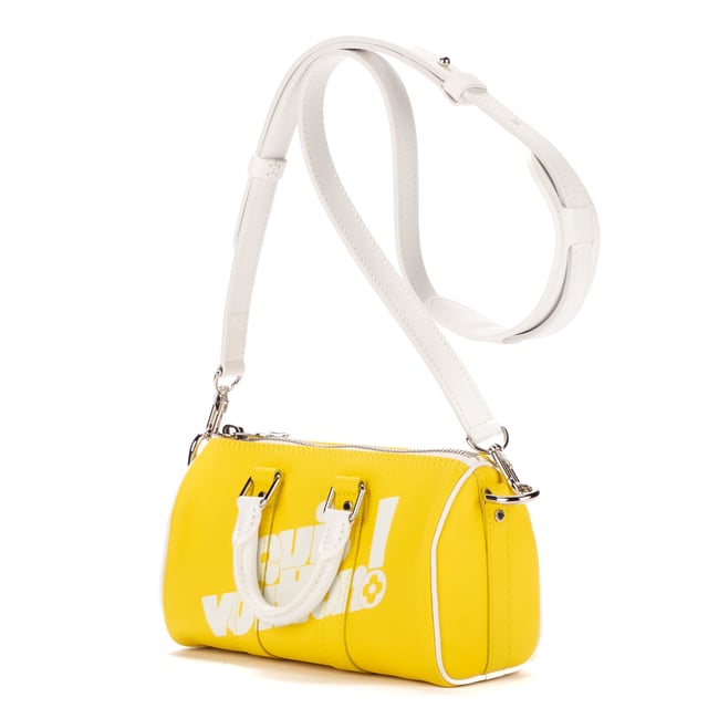 Louis Vuitton Bolsas Ltd. Ed. Virgil Abloh Keepall Bandouliere XS Bolsa de viaje en Jaune Piel de becerro y Plata hardware. El producto está en Como Nuevo (N).
  Dimensiones: 21x12x9 cm 
  Accesorios incluidos: Mirror, Dustbag
    Condición Notes: From Men's Automn-Winter 2021 Fashion Show
  BrandCo Paris encuentra artículos raros y en las mejores condiciones a precios increíbles. ¡Vale la pena tener paciencia! Compra con confianza: todos los artículos de BrandCo Paris son seleccionados y autenticados cuidadosamente por nuestro equipo de expertos.
  Todos los artículos vienen con un certificado de autenticidad y un embalaje entregado por BrandCo Paris.
  Tabla de clasificación de la condición del artículo
  N (como nuevo)
  AA (perfecto estado)
  A (excelente estado)
  AB (muy buen estado)
  B (bueno/regular)