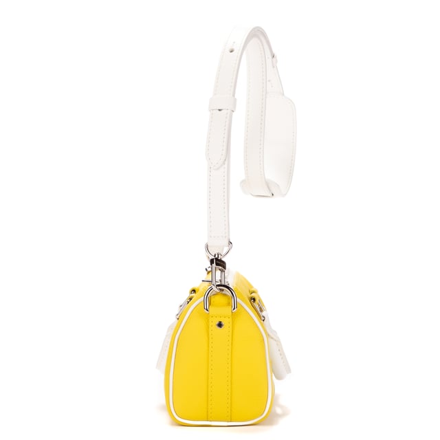 Louis Vuitton Bolsas Ltd. Ed. Virgil Abloh Keepall Bandouliere XS Bolsa de viaje en Jaune Piel de becerro y Plata hardware. El producto está en Como Nuevo (N).
  Dimensiones: 21x12x9 cm 
  Accesorios incluidos: Mirror, Dustbag
    Condición Notes: From Men's Automn-Winter 2021 Fashion Show
  BrandCo Paris encuentra artículos raros y en las mejores condiciones a precios increíbles. ¡Vale la pena tener paciencia! Compra con confianza: todos los artículos de BrandCo Paris son seleccionados y autenticados cuidadosamente por nuestro equipo de expertos.
  Todos los artículos vienen con un certificado de autenticidad y un embalaje entregado por BrandCo Paris.
  Tabla de clasificación de la condición del artículo
  N (como nuevo)
  AA (perfecto estado)
  A (excelente estado)
  AB (muy buen estado)
  B (bueno/regular)