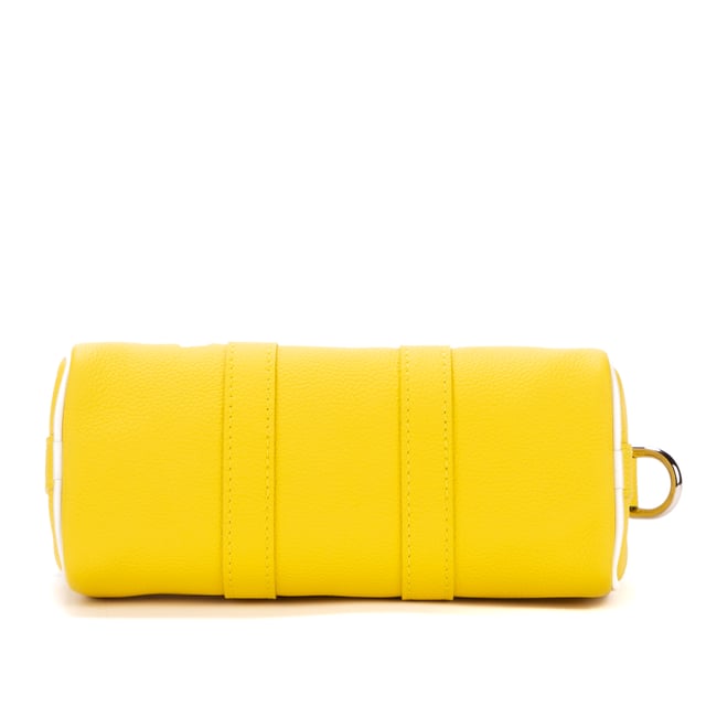Louis Vuitton Bolsas Ltd. Ed. Virgil Abloh Keepall Bandouliere XS Bolsa de viaje en Jaune Piel de becerro y Plata hardware. El producto está en Como Nuevo (N).
  Dimensiones: 21x12x9 cm 
  Accesorios incluidos: Mirror, Dustbag
    Condición Notes: From Men's Automn-Winter 2021 Fashion Show
  BrandCo Paris encuentra artículos raros y en las mejores condiciones a precios increíbles. ¡Vale la pena tener paciencia! Compra con confianza: todos los artículos de BrandCo Paris son seleccionados y autenticados cuidadosamente por nuestro equipo de expertos.
  Todos los artículos vienen con un certificado de autenticidad y un embalaje entregado por BrandCo Paris.
  Tabla de clasificación de la condición del artículo
  N (como nuevo)
  AA (perfecto estado)
  A (excelente estado)
  AB (muy buen estado)
  B (bueno/regular)