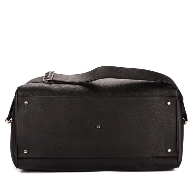 Dior Bolsas Boston Atelier 45 Bolsa de viaje en Negro Piel de becerro y Plata hardware. El producto está en en Excelentes Condiciones (A).
  Dimensiones: 45x23x21 cm 
  Accesorios incluidos: "Strap, Wasp charm"
    
  BrandCo Paris encuentra artículos raros y en las mejores condiciones a precios increíbles. ¡Vale la pena tener paciencia! Compra con confianza: todos los artículos de BrandCo Paris son seleccionados y autenticados cuidadosamente por nuestro equipo de expertos.
  Todos los artículos vienen con un certificado de autenticidad y un embalaje entregado por BrandCo Paris.
  Tabla de clasificación de la condición del artículo
  N (como nuevo)
  AA (perfecto estado)
  A (excelente estado)
  AB (muy buen estado)
  B (bueno/regular)