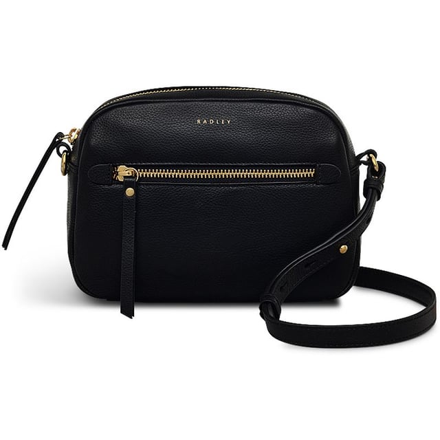 Bolso de mano para mujer Radley Gordon Road en color negro, fabricado en piel. Cuenta con: cierre de cremallera superior, compartimentos internos, correa de hombro ajustable, detalle dorado y medidas 21cm de ancho x 15cm de alto x 7cm de profundidad.