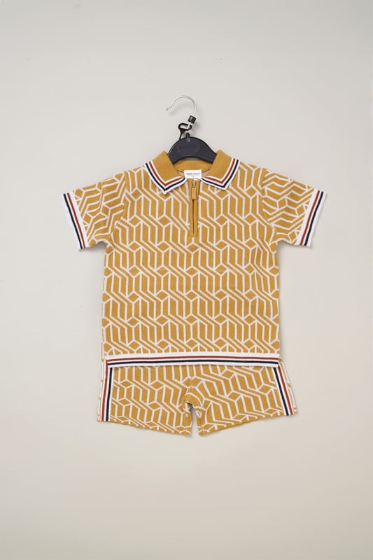 This True Knit patterned polo shirt and matching shorts set from Norn Studios features a stylish design with a drawstring waist for a comfortable fit. Perfect for day or night wear, it combines a classic look with practical comfort, making it an ideal choice for your little one’s casual adventures.