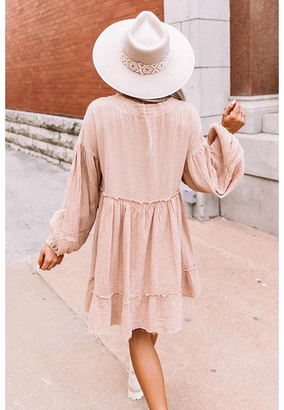 Haver Crinkle Distressed Puff Sleeve Flared Dress  
  Uniek crinkle ontwerp voegt textuur en diepte toe  
  Puffmouwen voegen een vleugje drama toe  
  A-lijn rok creëert een flatterende silhouet  
  Perfect voor elke gelegenheid  
  Geslacht: Anders  
Materiaal: 100% Katoen