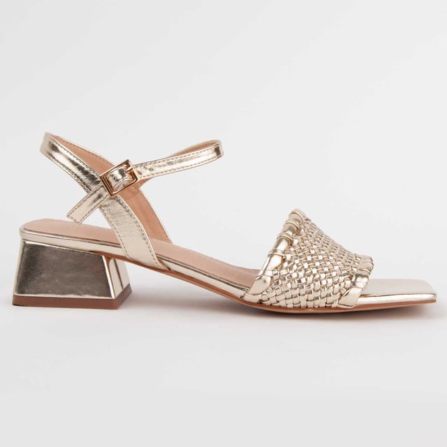 High Heel Sandale für Damen. Innensohle aus 100% natürlichem Leder. Bequeme Passform. Hergestellt von anderen Marken für unsere Marke. Ungefährer Maße: 4 cm Absatz.
