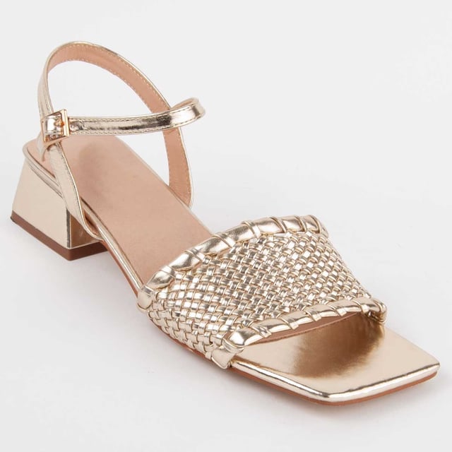 High Heel Sandale für Damen. Innensohle aus 100% natürlichem Leder. Bequeme Passform. Hergestellt von anderen Marken für unsere Marke. Ungefährer Maße: 4 cm Absatz.