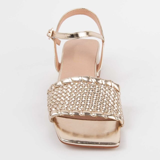 High Heel Sandale für Damen. Innensohle aus 100% natürlichem Leder. Bequeme Passform. Hergestellt von anderen Marken für unsere Marke. Ungefährer Maße: 4 cm Absatz.
