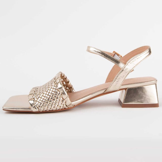 High Heel Sandale für Damen. Innensohle aus 100% natürlichem Leder. Bequeme Passform. Hergestellt von anderen Marken für unsere Marke. Ungefährer Maße: 4 cm Absatz.
