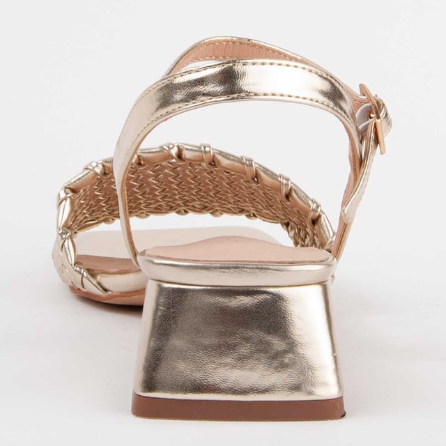 High Heel Sandale für Damen. Innensohle aus 100% natürlichem Leder. Bequeme Passform. Hergestellt von anderen Marken für unsere Marke. Ungefährer Maße: 4 cm Absatz.