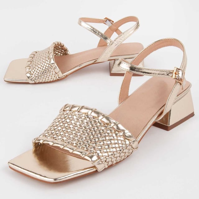 High Heel Sandale für Damen. Innensohle aus 100% natürlichem Leder. Bequeme Passform. Hergestellt von anderen Marken für unsere Marke. Ungefährer Maße: 4 cm Absatz.