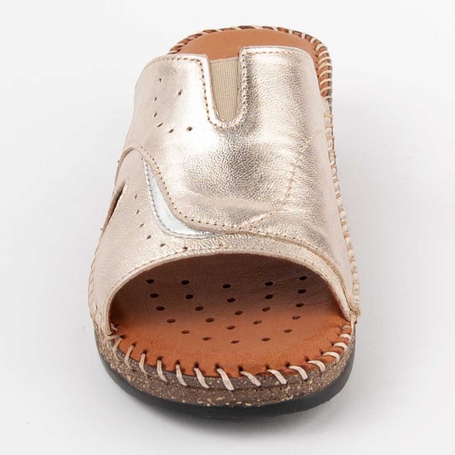 Garantía Purapiel, 10 años de garantía. Sandalia de cuña para mujer. Hecha en piel natural. Calce cómodo. Fabricado por otras marcas para nuestra marca. Medidas aproximadas: 4 cm de cuña.