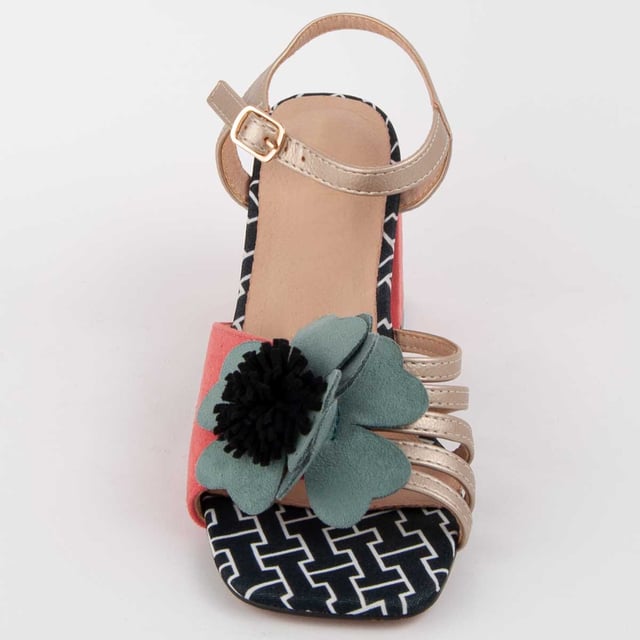 Sandalia de tacón para mujer. Plantilla de piel 100% natural. Calce cómodo. Fabricado por otras marcas para nuestra marca. Medidas aproximadas: 7 cm de tacón.