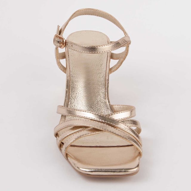 Sandalia de tacón para mujer. Plantilla de piel 100% natural. Calce cómodo. Fabricado por otras marcas para nuestra marca. Medidas aproximadas: 6 cm de tacón.