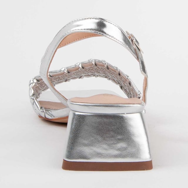 Sandalia de tacón para mujer. Plantilla de piel 100% natural. Calce cómodo. Fabricado por otras marcas para nuestra marca. Medidas aproximadas: 4 cm de tacón.