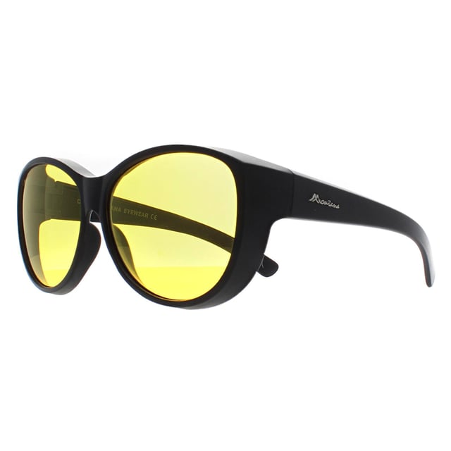 Las gafas de sol FO8C Fit-Over de Montana Eyewear ofrecen una solución fácil para aquellos que llevan gafas graduadas. La ligera montura de policarbonato negro mate proporciona comodidad y durabilidad, ajustándose suavemente sobre sus gafas habituales sin añadir peso extra. Las lentes polarizadas Cat. 1 amarillas polarizadas son perfectas para reducir el deslumbramiento y mejorar el contraste en situaciones de poca luz. Te ayudan a ver con mayor claridad mientras conduces de noche o cuando la visibilidad es baja debido a la niebla, la lluvia o el crepúsculo, haciendo que tu tiempo en la carretera sea más seguro y cómodo. Con un ancho de lente de 62 mm, un ancho de puente de 14 mm y una longitud de patilla de 142 mm, estas gafas de sol están diseñadas para un ajuste cómodo y seguro. Además, vienen con un estuche rígido y una funda blanda para mantenerlas protegidas cuando no se usan.