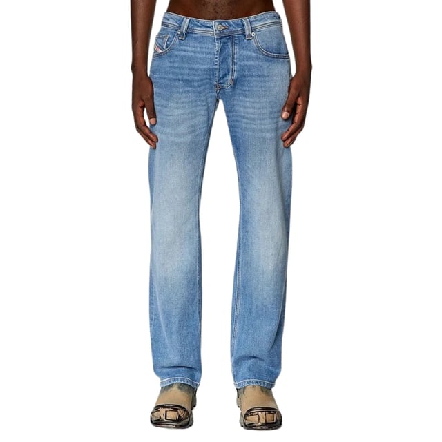 Dieselblå jeansbyxor, knappfluga, 99 % bomull, 1 % elastan stretchjeans, tillverkad i Mauritius, raka ben, märket dieselmärkt