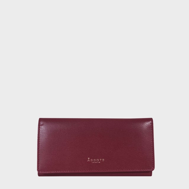 The ‘Claire’ flapover ladies purse is handcrafted with the Assots premium 'Giovani' Italian Polished vegetable tanned leather. Equipped with RFID technology, this practical ladies purse features a magnetic fastening closure with plenty of room to organise your cash, cards and coins. This large leather ladies purse is perfect to compliment your handbag and fits in easily. Stay safe and organised with ‘Claire’ the perfect addition to your collection of purses ideal for all outfits and occasions.
Secured flap over magnetic fastening closure to store your essentials safely and securely. Foldover flap design. Equipped with RFID technology for safety.
Additional back zip pocket to ensure you don’t run out of space. Two note compartments. Eight internal card compartments. Two windowed ID slots. Assots branded lined interiors. Lightweight for easy carry. Fittings Colour: Clean Brass. Composition: Body: 100% Genuine Leather. Lining: 100% Cotton.
DISCLAIMER : All pictures shown are for illustration purpose only. Actual product colour may vary due to different ambience lighting or the screen display settings. Size - W20cm x H10.5cm x D2.5cm.