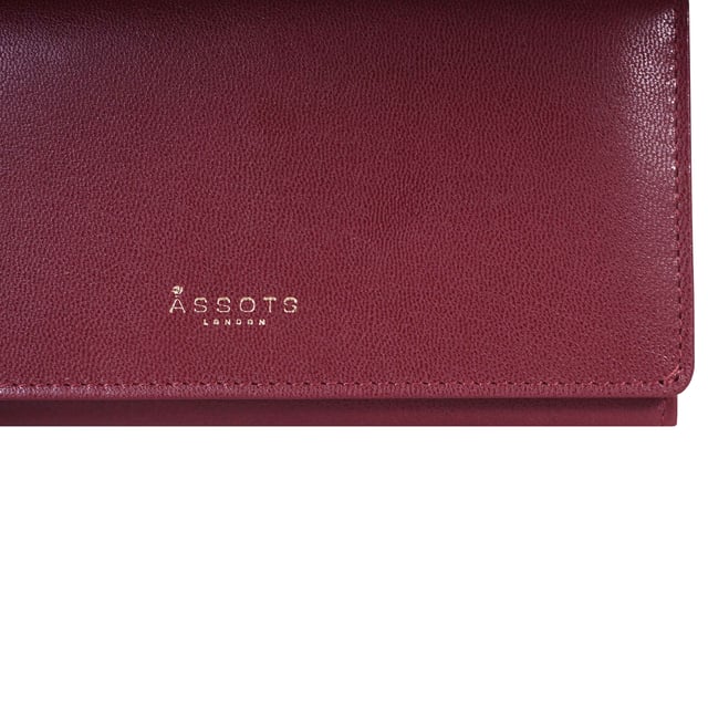 The ‘Claire’ flapover ladies purse is handcrafted with the Assots premium 'Giovani' Italian Polished vegetable tanned leather. Equipped with RFID technology, this practical ladies purse features a magnetic fastening closure with plenty of room to organise your cash, cards and coins. This large leather ladies purse is perfect to compliment your handbag and fits in easily. Stay safe and organised with ‘Claire’ the perfect addition to your collection of purses ideal for all outfits and occasions.
Secured flap over magnetic fastening closure to store your essentials safely and securely. Foldover flap design. Equipped with RFID technology for safety.
Additional back zip pocket to ensure you don’t run out of space. Two note compartments. Eight internal card compartments. Two windowed ID slots. Assots branded lined interiors. Lightweight for easy carry. Fittings Colour: Clean Brass. Composition: Body: 100% Genuine Leather. Lining: 100% Cotton.
DISCLAIMER : All pictures shown are for illustration purpose only. Actual product colour may vary due to different ambience lighting or the screen display settings. Size - W20cm x H10.5cm x D2.5cm.