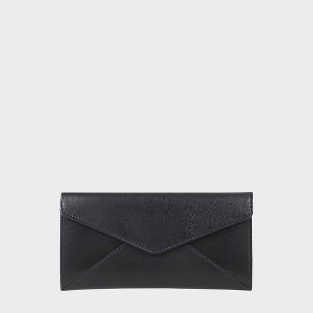 Carry your coins, cards and notes in style courtesy of this Assots London purse - garnished with intricate stitching, slip pockets and signature brand details. The 'Preston' trifold leather purse is beautifully handcrafted from vegetable tanned Italian Polished Finish natural full grain leather.
Magnetic clasp flap closure for extra security. 
Branded Assots mixed cotton lining adds a beautiful finish. Fitted with RFID lining to help protect your card data from unwanted scanning. Eight credit card slots. Two mesh ID slots. Two bank note compartments. Zip pocket at the rear for quick and easy access. Embossed with an inimitable Assots London logo on the flap. Vintage Brown. Black Pebble Grain. Fittings: Antique brass. Composition: Body: 100% Genuine Leather. Lining: Cotton.
DISCLAIMER : All pictures shown are for illustration purpose only. Actual product colour may vary due to different ambience lighting or the screen display settings. Size- W20cm x H10.5cm x D1cm.