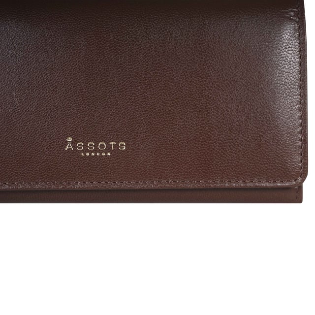 The ‘Claire’ flapover ladies purse is handcrafted with the Assots premium 'Giovani' Italian Polished vegetable tanned leather. Equipped with RFID technology, this practical ladies purse features a magnetic fastening closure with plenty of room to organise your cash, cards and coins. This large leather ladies purse is perfect to compliment your handbag and fits in easily. Stay safe and organised with ‘Claire’ the perfect addition to your collection of purses ideal for all outfits and occasions.
Secured flap over magnetic fastening closure to store your essentials safely and securely. Foldover flap design. Equipped with RFID technology for safety.
Additional back zip pocket to ensure you don’t run out of space. Two note compartments. Eight internal card compartments. Two windowed ID slots.Assots branded lined interiors. Lightweight for easy carry. Fittings Colour: Clean Brass. Composition: Body: 100% Genuine Leather. Lining: 100% Cotton.
DISCLAIMER : All pictures shown are for illustration purpose only. Actual product colour may vary due to different ambience lighting or the screen display settings. Size - W20cm x H10.5cm x D2.5cm.