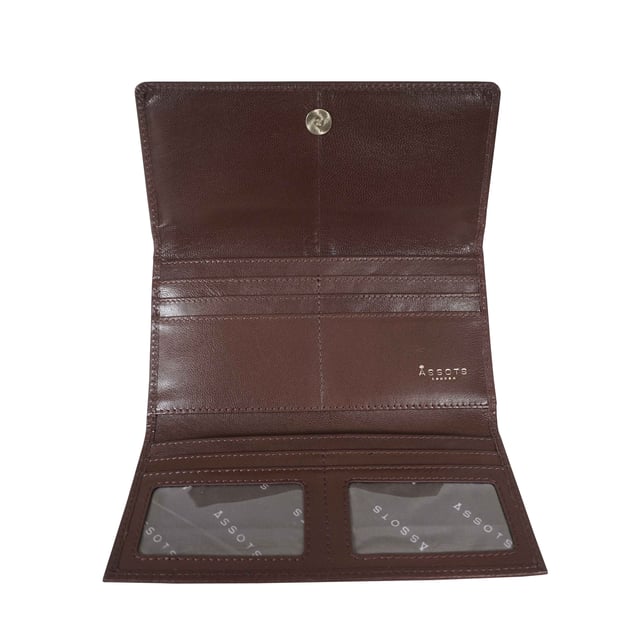 The ‘Claire’ flapover ladies purse is handcrafted with the Assots premium 'Giovani' Italian Polished vegetable tanned leather. Equipped with RFID technology, this practical ladies purse features a magnetic fastening closure with plenty of room to organise your cash, cards and coins. This large leather ladies purse is perfect to compliment your handbag and fits in easily. Stay safe and organised with ‘Claire’ the perfect addition to your collection of purses ideal for all outfits and occasions.
Secured flap over magnetic fastening closure to store your essentials safely and securely. Foldover flap design. Equipped with RFID technology for safety.
Additional back zip pocket to ensure you don’t run out of space. Two note compartments. Eight internal card compartments. Two windowed ID slots.Assots branded lined interiors. Lightweight for easy carry. Fittings Colour: Clean Brass. Composition: Body: 100% Genuine Leather. Lining: 100% Cotton.
DISCLAIMER : All pictures shown are for illustration purpose only. Actual product colour may vary due to different ambience lighting or the screen display settings. Size - W20cm x H10.5cm x D2.5cm.