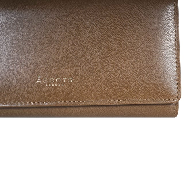 The ‘Claire’ flapover ladies purse is handcrafted with the Assots premium 'Giovani' Italian Polished vegetable tanned leather. Equipped with RFID technology, this practical ladies purse features a magnetic fastening closure with plenty of room to organise your cash, cards and coins. This large leather ladies purse is perfect to compliment your handbag and fits in easily. Stay safe and organised with ‘Claire’ the perfect addition to your collection of purses ideal for all outfits and occasions.
Secured flap over magnetic fastening closure to store your essentials safely and securely. Foldover flap design. Equipped with RFID technology for safety.
Additional back zip pocket to ensure you don’t run out of space. Two note compartments. Eight internal card compartments. Two windowed ID slots.Assots branded lined interiors. Lightweight for easy carry. Fittings Colour: Clean Brass. Composition: Body: 100% Genuine Leather. Lining: 100% Cotton.
DISCLAIMER : All pictures shown are for illustration purpose only. Actual product colour may vary due to different ambience lighting or the screen display settings. Size - W20cm x H10.5cm x D2.5cm.