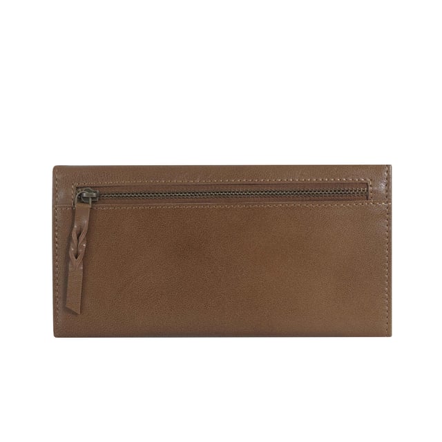 Carry your coins, cards and notes in style courtesy of this Assots London purse - garnished with intricate stitching, slip pockets and signature brand details. The 'Preston' trifold leather purse is beautifully handcrafted from vegetable tanned Italian Polished Finish natural full grain leather.
Magnetic clasp flap closure for extra security. 
Branded Assots mixed cotton lining adds a beautiful finish. Fitted with RFID lining to help protect your card data from unwanted scanning. Eight credit card slots. Two mesh ID slots. Two bank note compartments. Zip pocket at the rear for quick and easy access. Embossed with an inimitable Assots London logo on the flap. Vintage Brown. Black Pebble Grain. Fittings: Antique brass. Composition: Body: 100% Genuine Leather. Lining: Cotton.
DISCLAIMER : All pictures shown are for illustration purpose only. Actual product colour may vary due to different ambience lighting or the screen display settings. Size- W20cm x H10.5cm x D1cm.