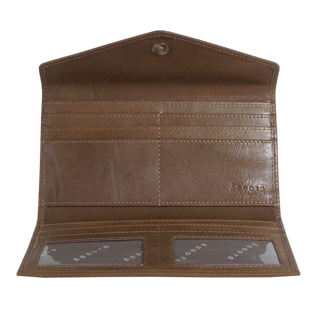 Carry your coins, cards and notes in style courtesy of this Assots London purse - garnished with intricate stitching, slip pockets and signature brand details. The 'Preston' trifold leather purse is beautifully handcrafted from vegetable tanned Italian Polished Finish natural full grain leather.
Magnetic clasp flap closure for extra security. 
Branded Assots mixed cotton lining adds a beautiful finish. Fitted with RFID lining to help protect your card data from unwanted scanning. Eight credit card slots. Two mesh ID slots. Two bank note compartments. Zip pocket at the rear for quick and easy access. Embossed with an inimitable Assots London logo on the flap. Vintage Brown. Black Pebble Grain. Fittings: Antique brass. Composition: Body: 100% Genuine Leather. Lining: Cotton.
DISCLAIMER : All pictures shown are for illustration purpose only. Actual product colour may vary due to different ambience lighting or the screen display settings. Size- W20cm x H10.5cm x D1cm.