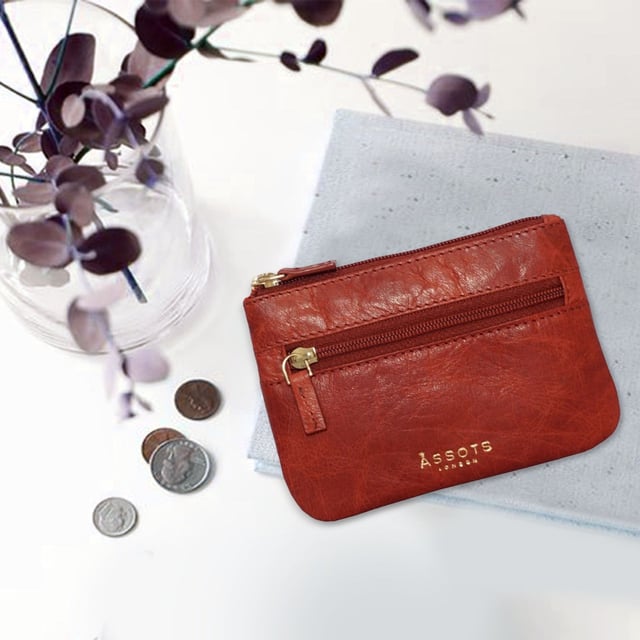 Keep things simple with this small coin purse crafted from super soft and supple natural grain Nappa leather. Featuring a simple compartment that opens along the top, the 'Mary' has a fully lined matching interior that is ideal for the basics. Comes in four more bright colours to spot easily in your bag.
Zip top closure. Zip pocket at the front. Embellished with gold metal zippers and an inimitable Assots London golden foil embossed logo. Fittings: Gold 
Composition: Body: 100% Genuine Leather. Lining: 100% Polyester.
DISCLAIMER : All pictures shown are for illustration purpose only. Actual product colour may vary due to different ambience lighting or the screen display settings. Size- W12.5cm x H9cm.