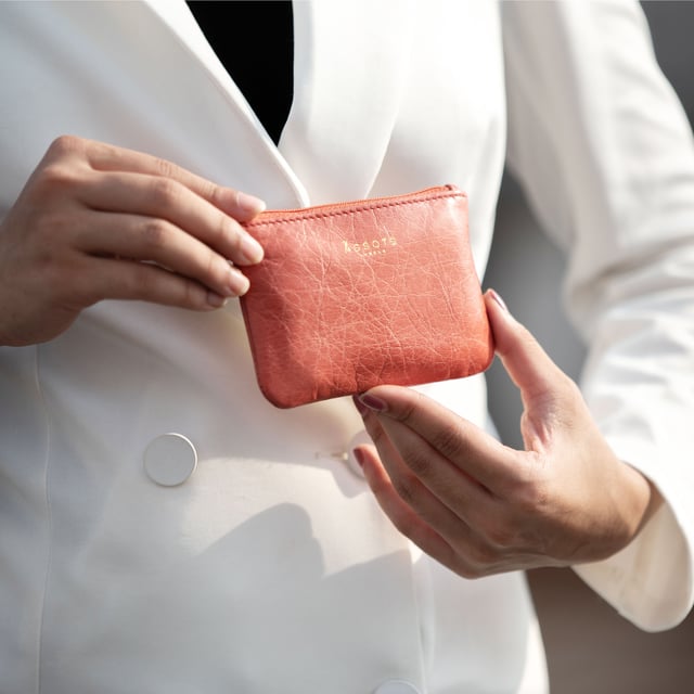 Poppy' Full Grain Leather Zip Top Coin Purse Assots 'Poppy' is a cute mini leather accessory handcrafted to compliment your collection of genuine leather handbags. Its simple and compact design is what makes this leather coin purse super practical and purposeful. Whether you prefer to carry one in lieu of a purse or keep one filled with change tucked inside your handbag, these pretty little things come in assorted colours.
Develops a unique rich patina with use to cherish over the years to come. Secured zip top closure. Embellished with an Assots London golden foil logo in the front. Opens to a fully lined interior in matching colour. Composition: Body: 100% Genuine Leather. Lining: Polyester.
DISCLAIMER : All pictures shown are for illustration purpose only. Actual product colour may vary due to different ambience lighting or the screen display settings. Size- W12cm x H8.5cm x D1cm.