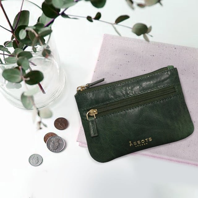 Keep things simple with this small coin purse crafted from super soft and supple natural grain Nappa leather. Featuring a simple compartment that opens along the top, the 'Mary' has a fully lined matching interior that is ideal for the basics. Comes in four more bright colours to spot easily in your bag.
Zip top closure. Zip pocket at the front. Embellished with gold metal zippers and an inimitable Assots London golden foil embossed logo. Fittings: Gold 
Composition: Body: 100% Genuine Leather. Lining: 100% Polyester.
DISCLAIMER : All pictures shown are for illustration purpose only. Actual product colour may vary due to different ambience lighting or the screen display settings. Size- W12.5cm x H9cm.