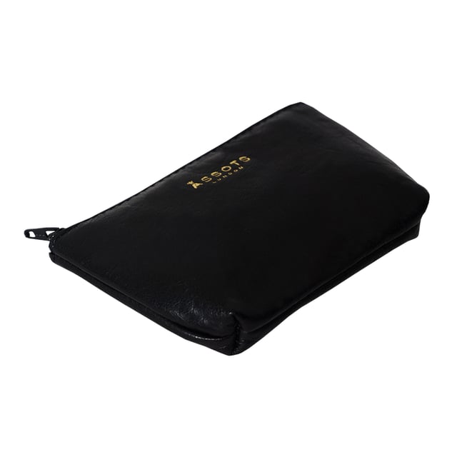 'Diana' Full Grain Leather Zip Top Coin Purse Assots 'Diana' is a cute mini leather accessory handcrafted to compliment your collection of genuine leather handbags. Its simple, compact and t-gusset design is what makes this leather coin purse super practical and purposeful. Whether you prefer to carry one in lieu of a purse or keep one filled with change tucked inside your handbag, these pretty little things come in assorted colours.
Develops a unique rich patina with use to cherish over the years to come. Secured zip top closure. T-gusset design provides extra space. Embellished with an Assots London golden foil logo in the front. Opens to a fully lined interior in matching colour. Composition: Body: 100% Genuine Leather. Lining: Polyester.
DISCLAIMER : All pictures shown are for illustration purpose only. Actual product colour may vary due to different ambience lighting or the screen display settings. Size- W13cm x H8.5cm x D2cm.