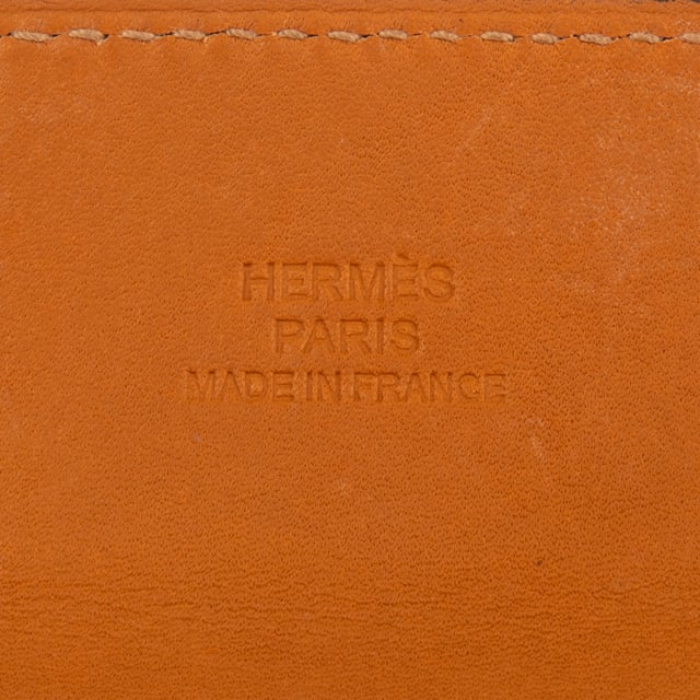 Hermès Accesorios Kelly Dog Bracelet  Brazalete en Etain Piel de becerro y Paladio hardware. El producto está en en Perfectas Condiciones (AA).
  Diámetro: 0 cm
    Altura: 5 cm 
  Accesorios incluidos: "Dustbag, Box"
    
  BrandCo Paris encuentra artículos raros y en las mejores condiciones a precios increíbles. ¡Vale la pena tener paciencia! Compra con confianza: todos los artículos de BrandCo Paris son seleccionados y autenticados cuidadosamente por nuestro equipo de expertos.
  Todos los artículos vienen con un certificado de autenticidad y un embalaje entregado por BrandCo Paris.
  Tabla de clasificación de la condición del artículo
  N (como nuevo)
  AA (perfecto estado)
  A (excelente estado)
  AB (muy buen estado)
  B (bueno/regular)
