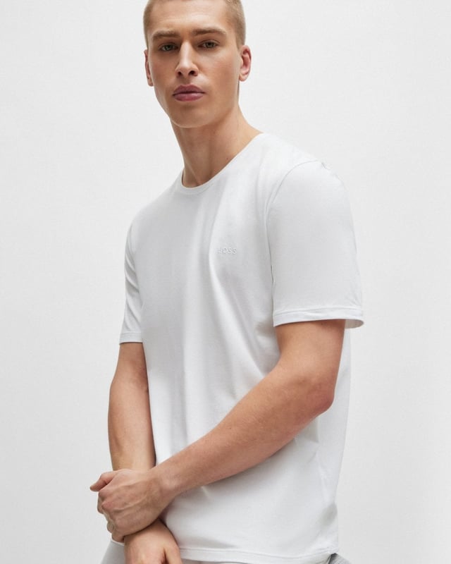 A versatile T-shirt cut to a straight fit in stretch jersey with a logo detail on the chest by BOSS Menswear.
Regular fitCrew neck
95% Cotton, 5% Elastane
50515391