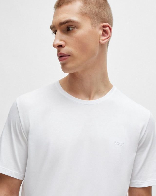 A versatile T-shirt cut to a straight fit in stretch jersey with a logo detail on the chest by BOSS Menswear.
Regular fitCrew neck
95% Cotton, 5% Elastane
50515391