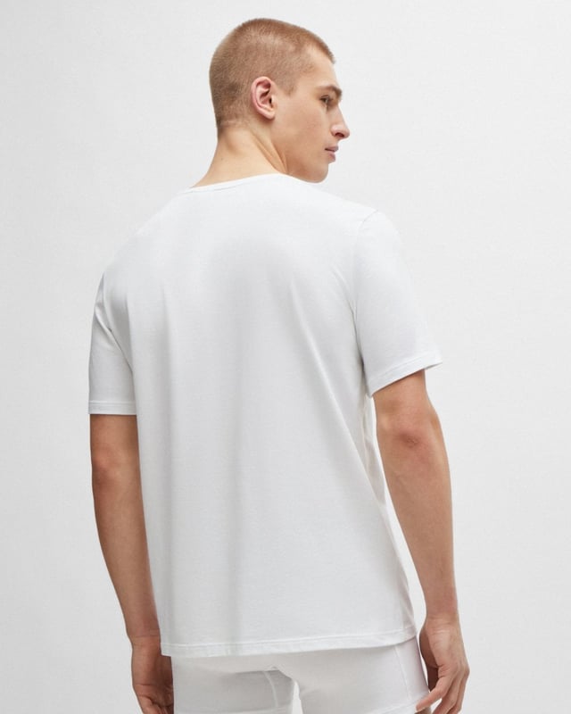 A versatile T-shirt cut to a straight fit in stretch jersey with a logo detail on the chest by BOSS Menswear.
Regular fitCrew neck
95% Cotton, 5% Elastane
50515391
