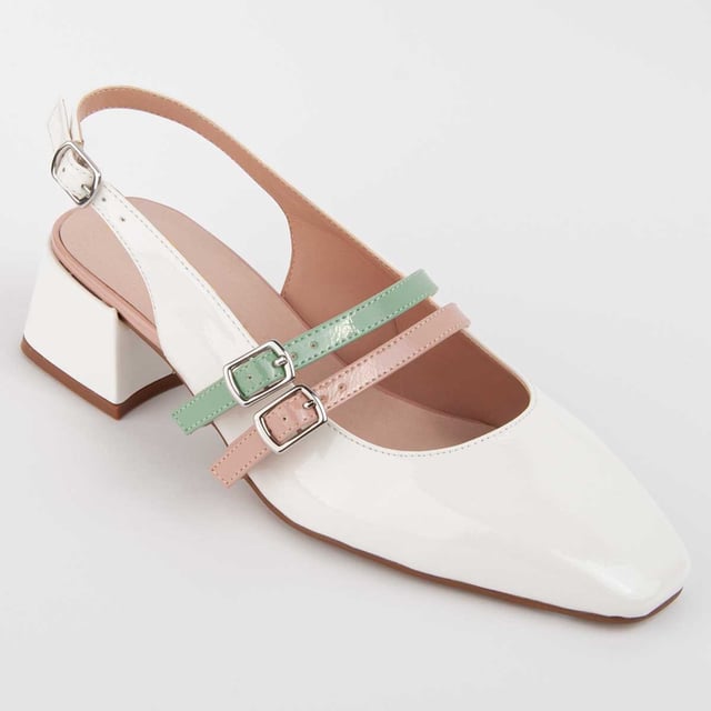 Women's heel shoe. Insole made of 100% natural leather. Comfortable fit. Manufactured by other brands for our brand. Approximate measurements: 4 cm heel.