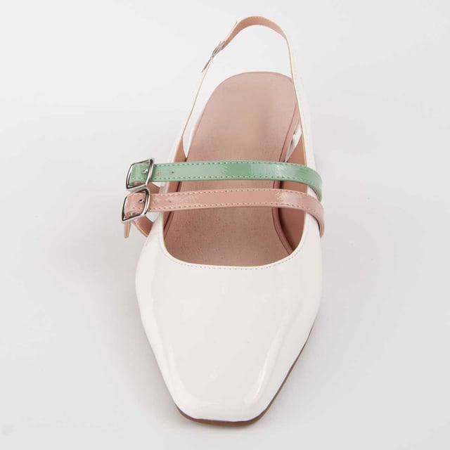Women's heel shoe. Insole made of 100% natural leather. Comfortable fit. Manufactured by other brands for our brand. Approximate measurements: 4 cm heel.