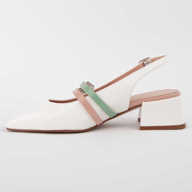 Women's heel shoe. Insole made of 100% natural leather. Comfortable fit. Manufactured by other brands for our brand. Approximate measurements: 4 cm heel.
